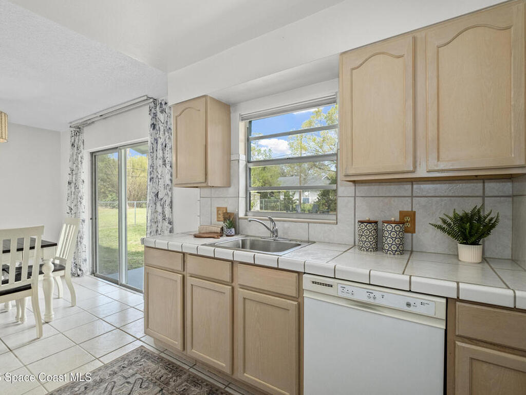 172 E Haven Drive, Melbourne, FL 32904