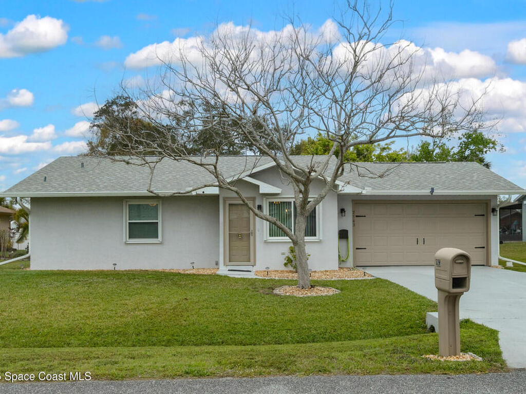 2163 Oaklyn Street, Palm Bay, FL 32907