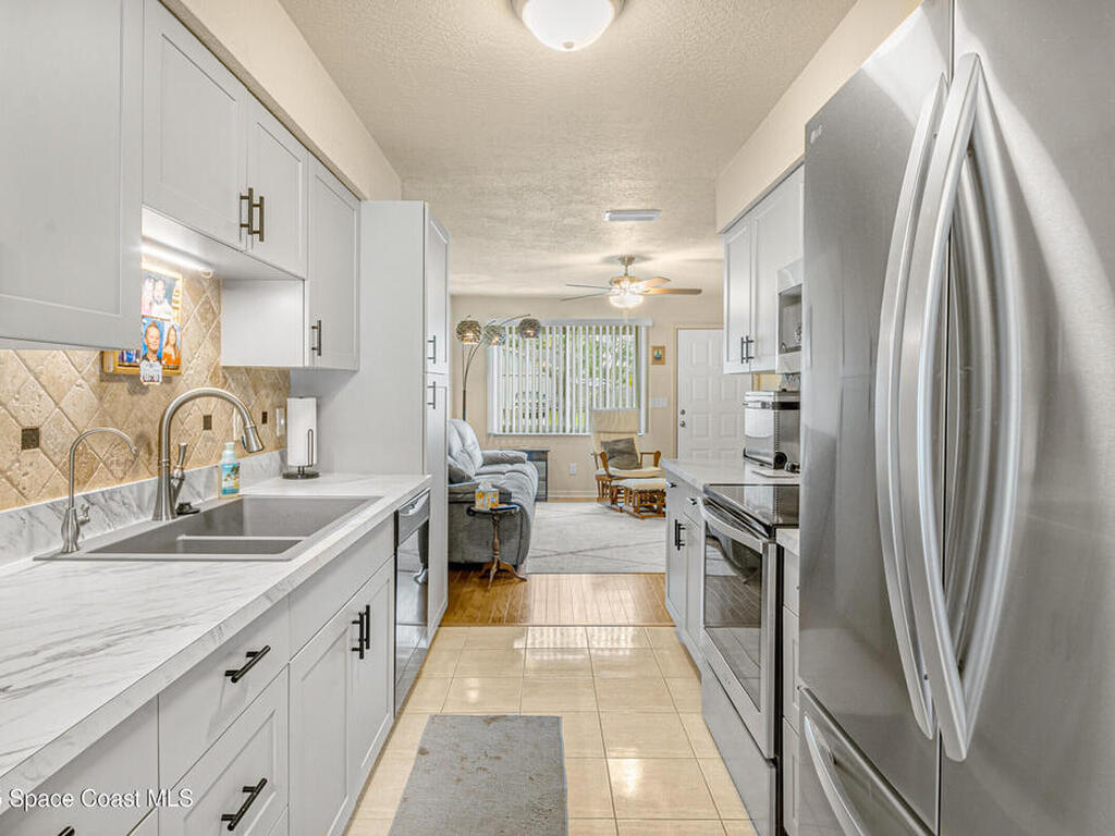 2163 Oaklyn Street, Palm Bay, FL 32907