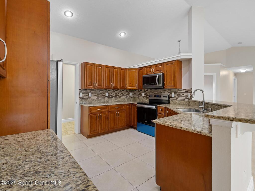 660 Akola Terrace, Palm Bay, FL 32908