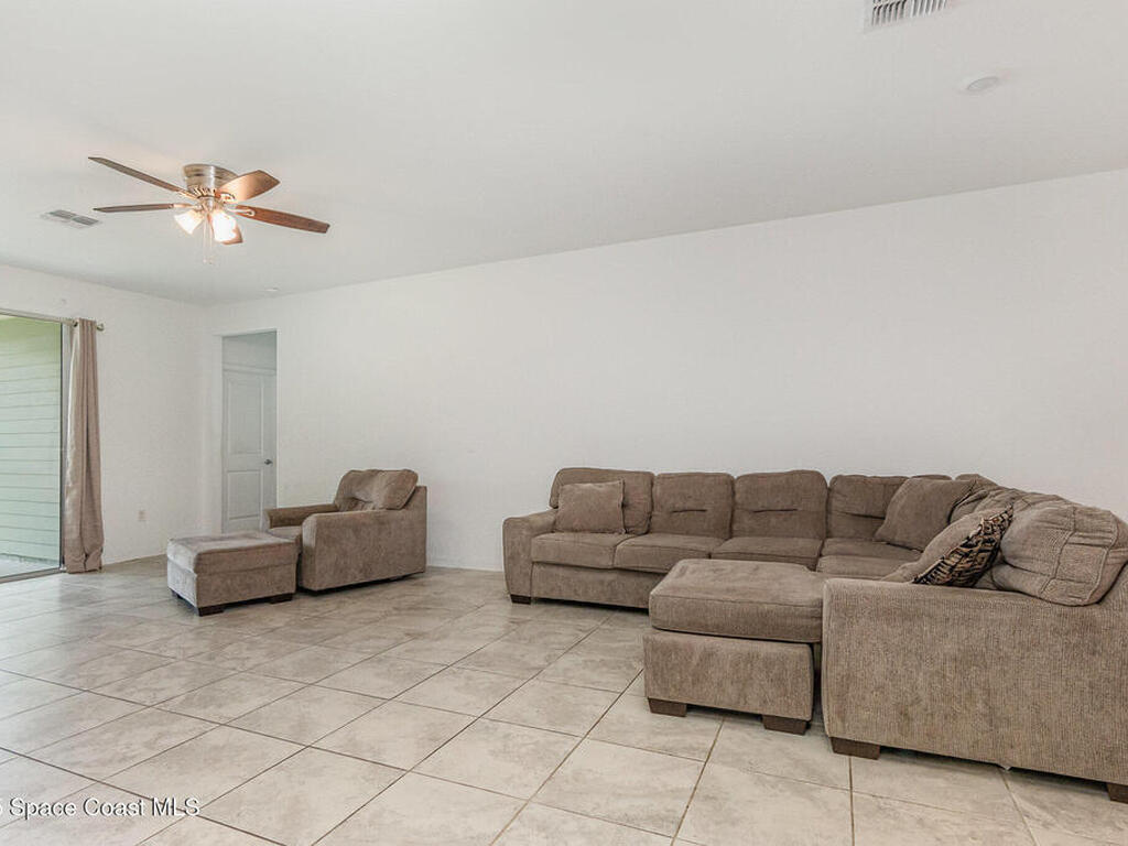 4351 Finch Lane, Kissimmee, FL 34746