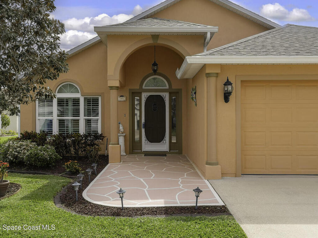 1087 Pine Creek Circle, Palm Bay, FL 32905
