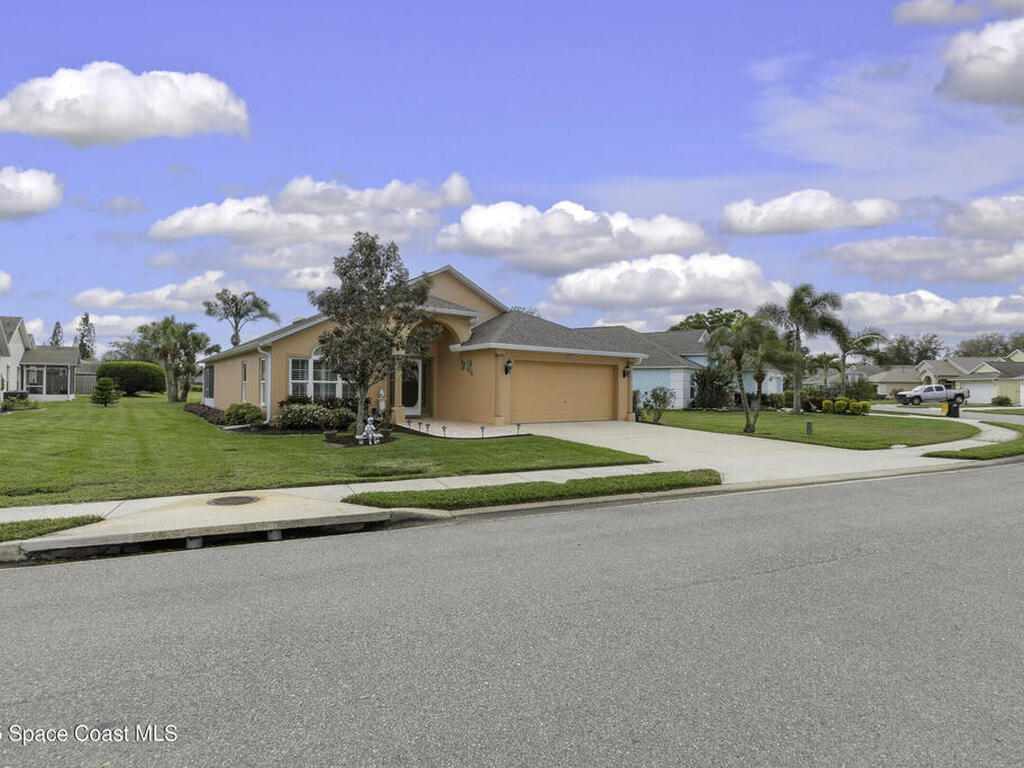 1087 Pine Creek Circle, Palm Bay, FL 32905