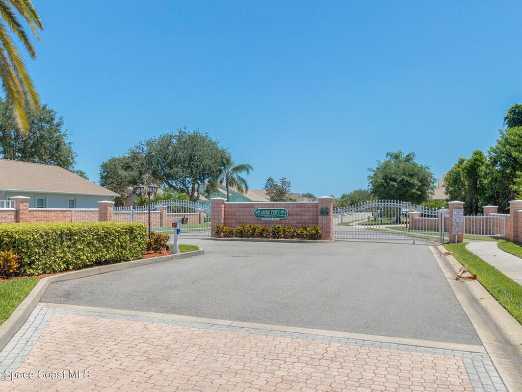 1087 Pine Creek Circle, Palm Bay, FL 32905