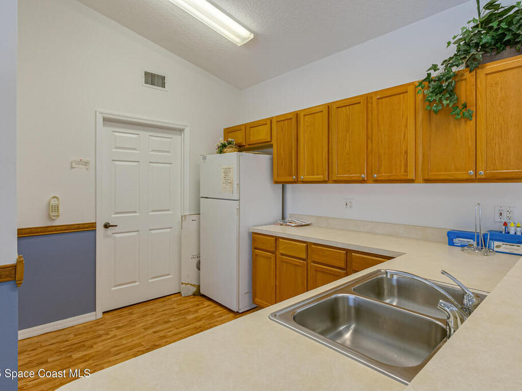 1087 Pine Creek Circle, Palm Bay, FL 32905