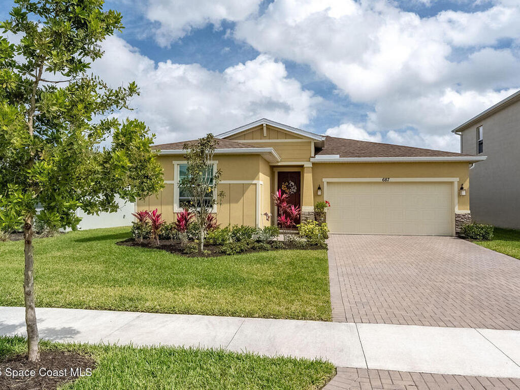 687 Veridian Circle, Palm Bay, FL 32907