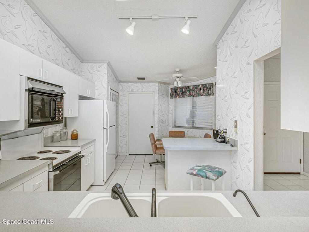 1203 Parkside Place, Indian Harbour Beach, FL 32937