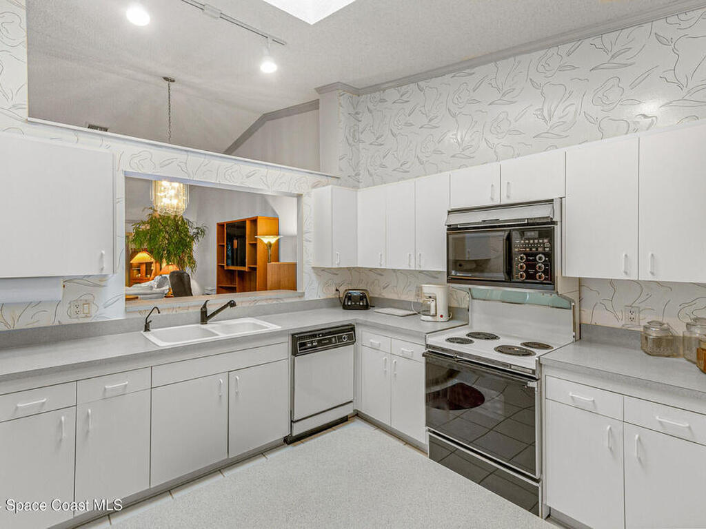 1203 Parkside Place, Indian Harbour Beach, FL 32937