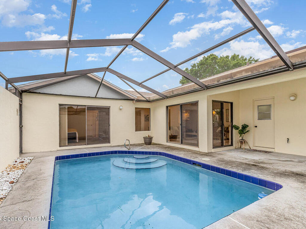 402 Maple Bluff Circle, Melbourne, FL 32940