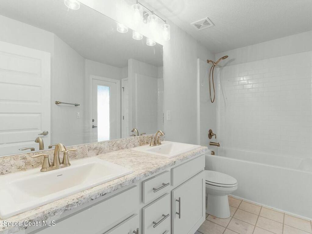 802 Dempsey Avenue, Sebastian, FL 32958