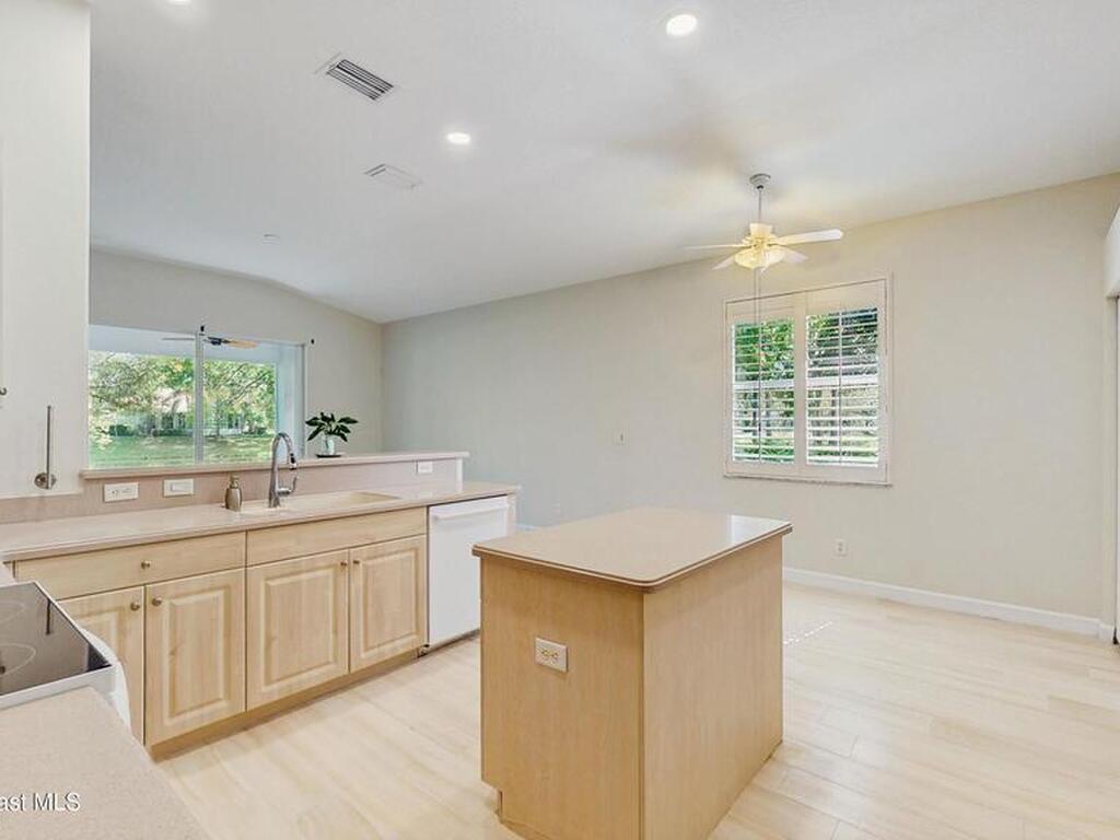 652 Hatteras Court, Vero Beach, FL 32968