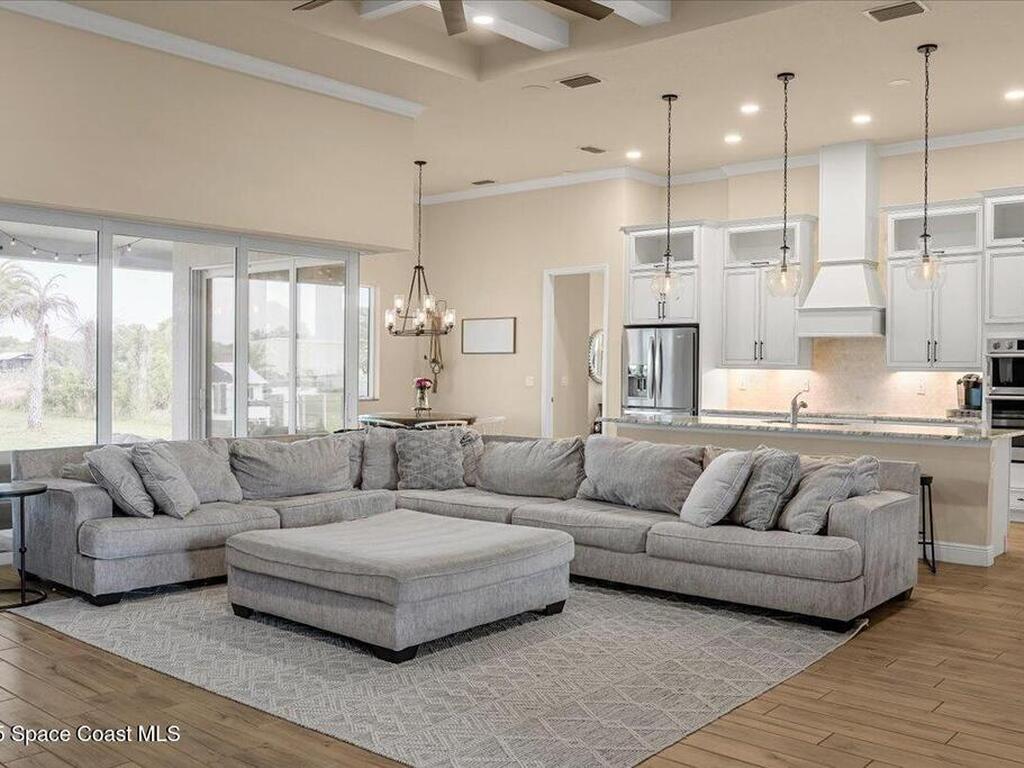 6900 1st Street, Vero Beach, FL 32968