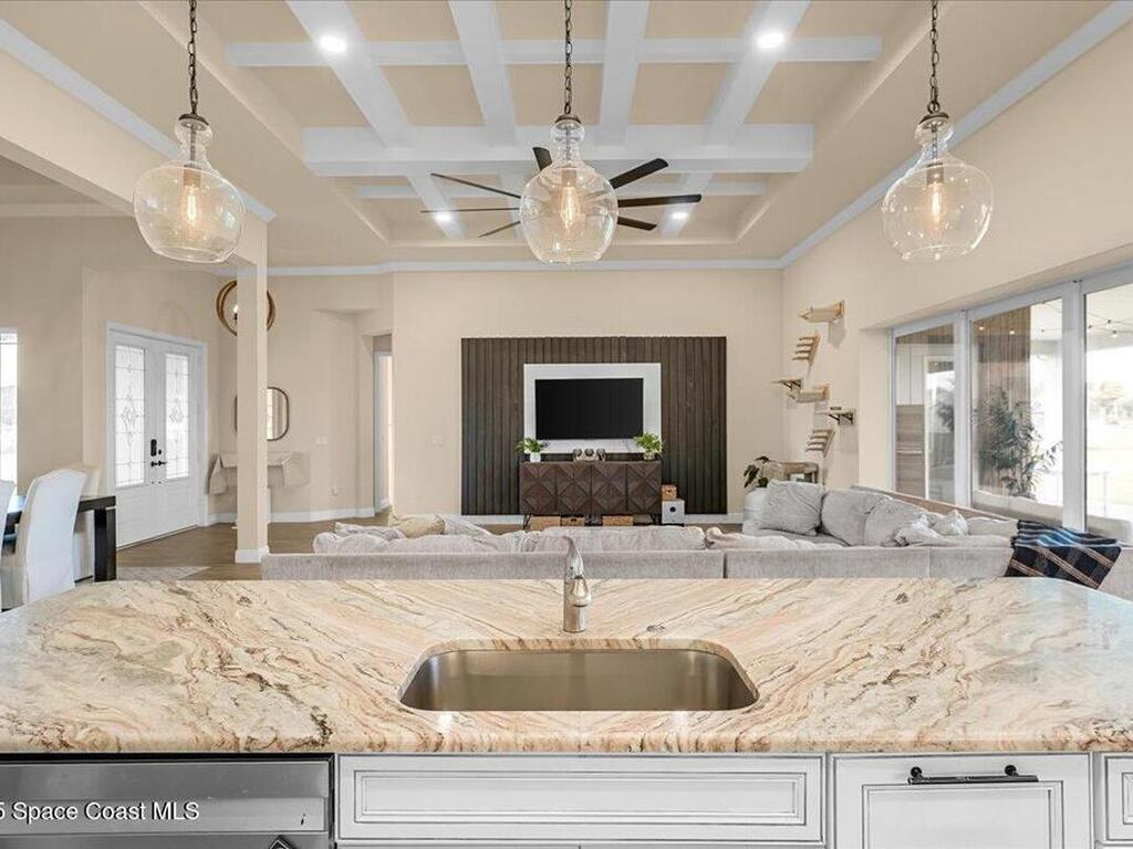 6900 1st Street, Vero Beach, FL 32968