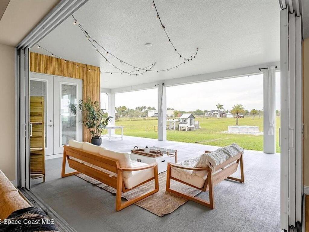 6900 1st Street, Vero Beach, FL 32968