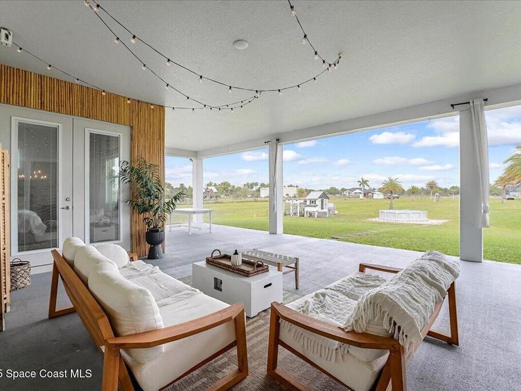 6900 1st Street, Vero Beach, FL 32968