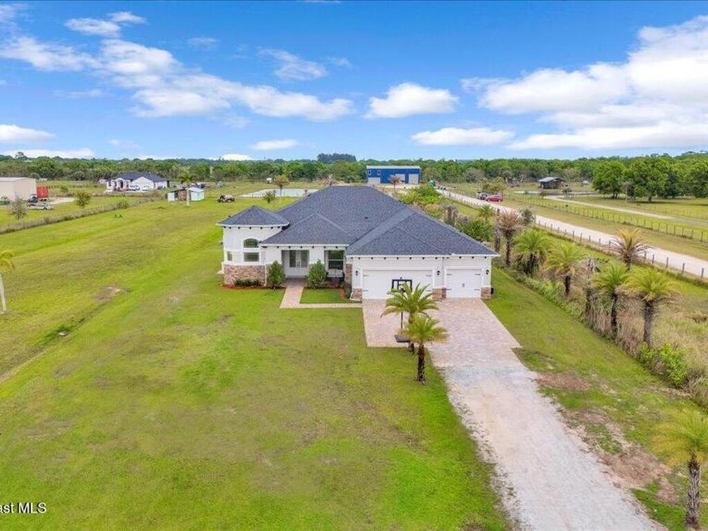 6900 1st Street, Vero Beach, FL 32968