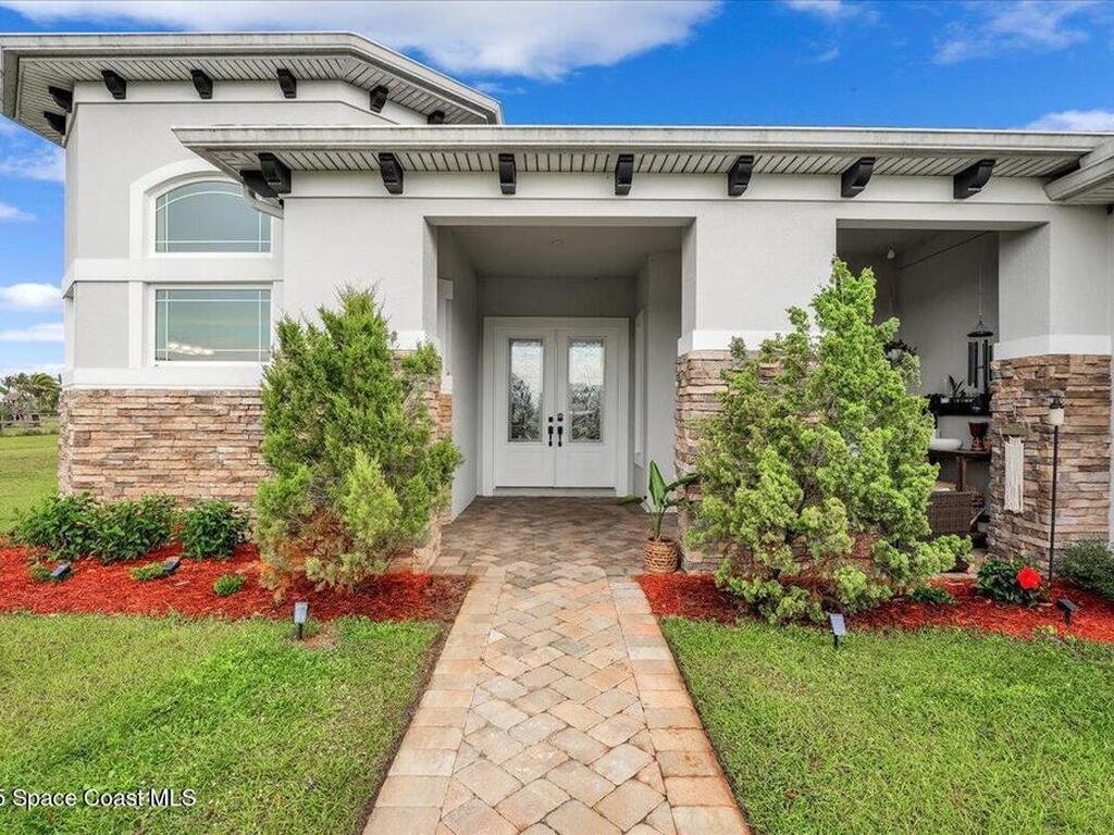 6900 1st Street, Vero Beach, FL 32968