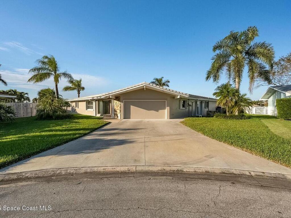132 Yacht Haven Drive, Cocoa Beach, FL 32931