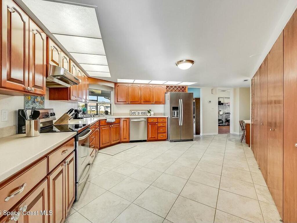 132 Yacht Haven Drive, Cocoa Beach, FL 32931