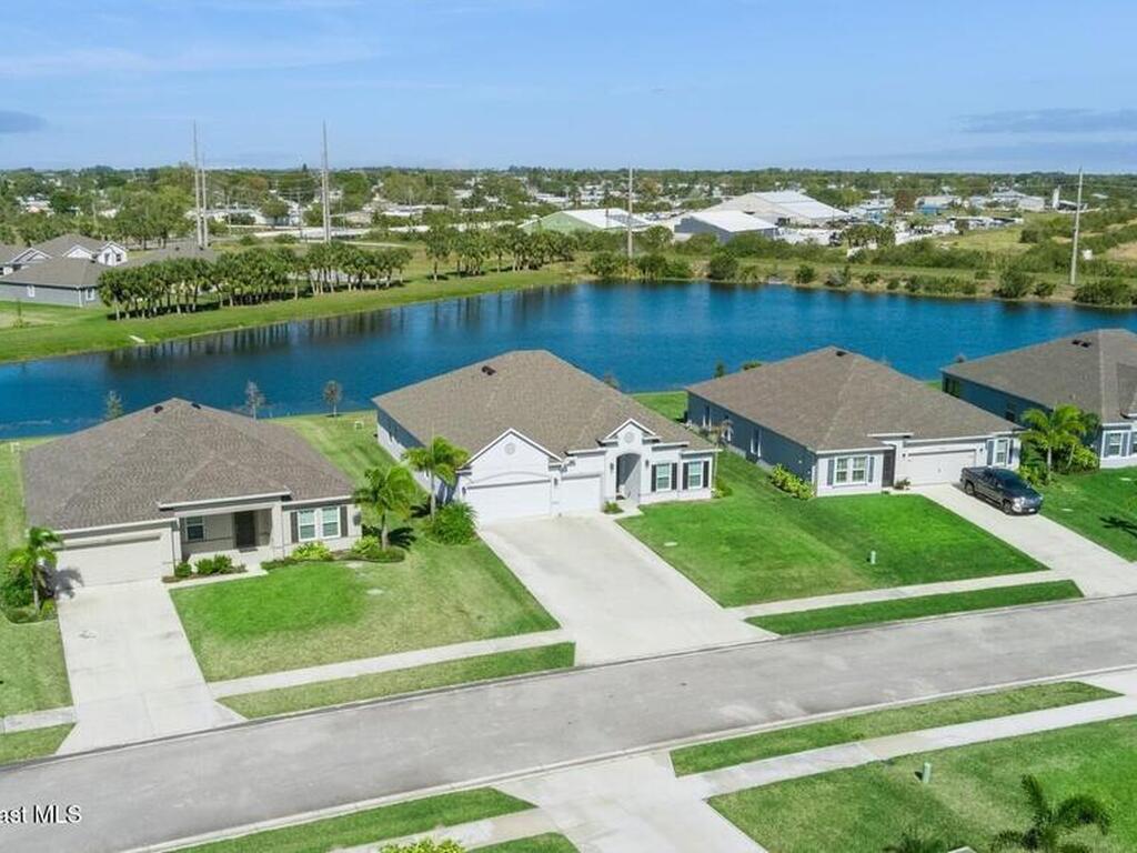 4418 Lago Vista Drive, Micco, FL 32976