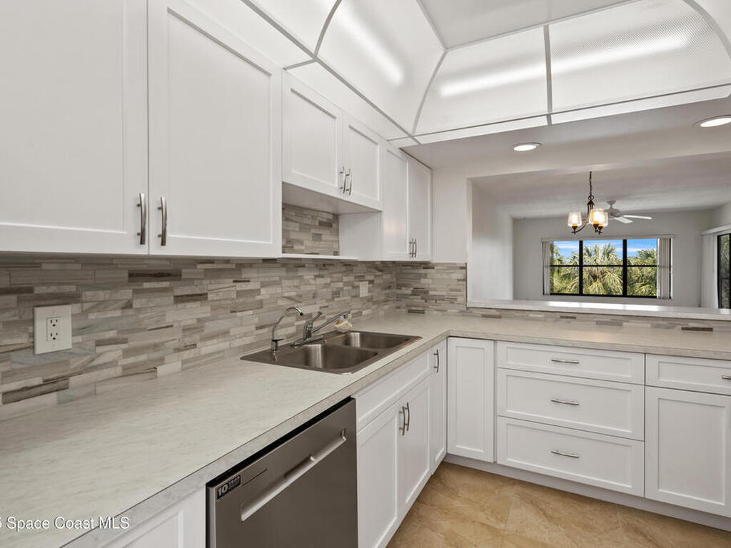 6165 S Mirror Lake Drive, Sebastian, FL 32958