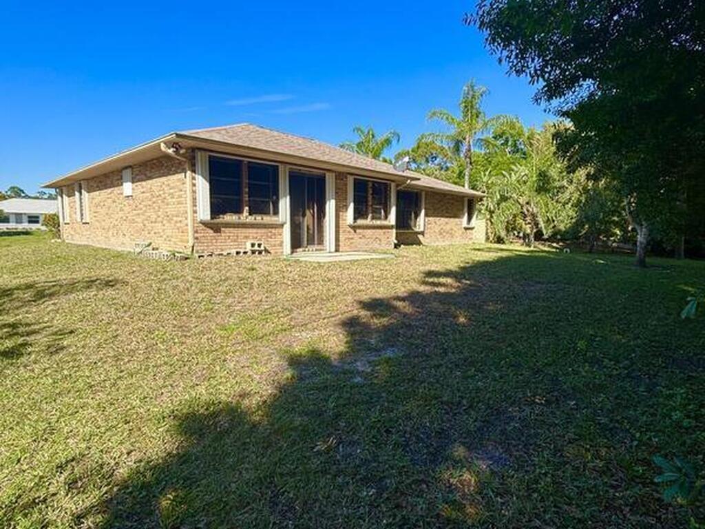 450 Memorial Avenue, Sebastian, FL 32958
