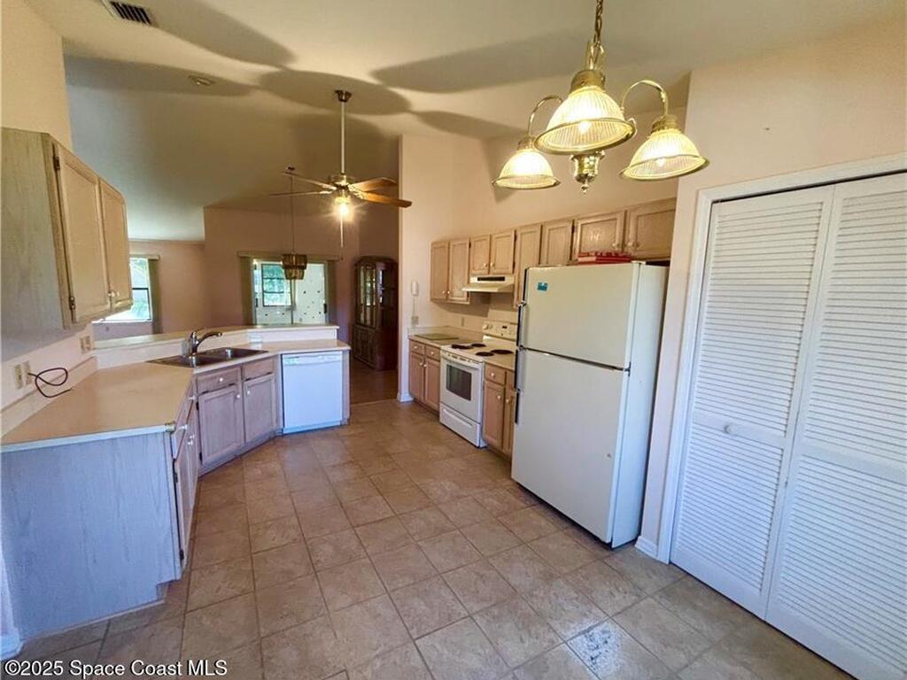 450 Memorial Avenue, Sebastian, FL 32958