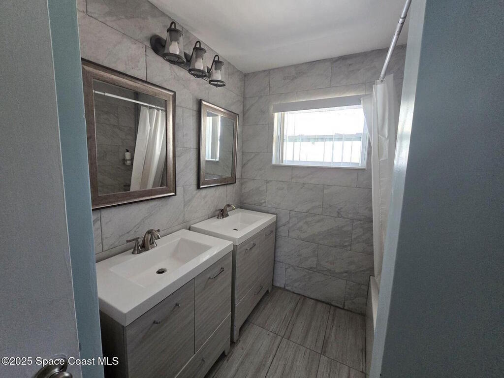 333 W Osceola Lane, Cocoa Beach, FL 32931