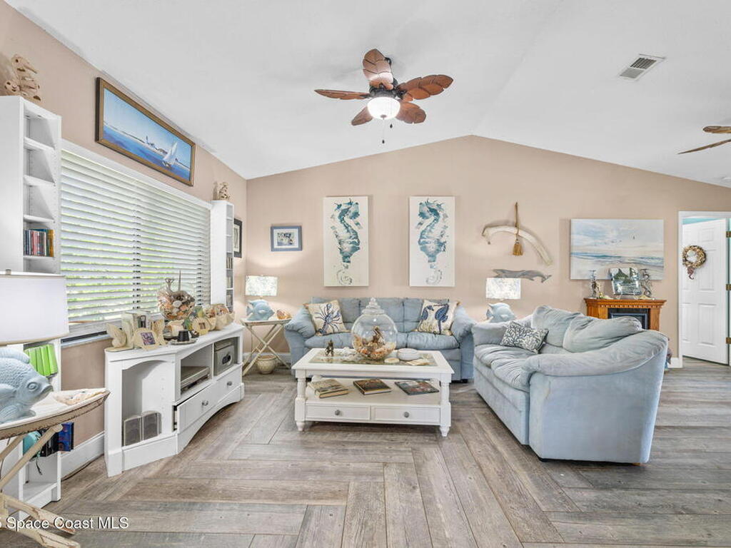 687 Di Lido Street, Palm Bay, FL 32907