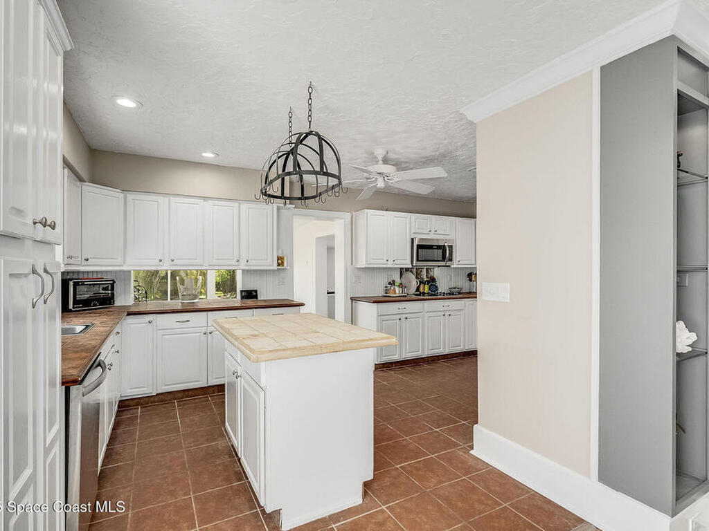 9670 Mockingbird Lane, Sebastian, FL 32976
