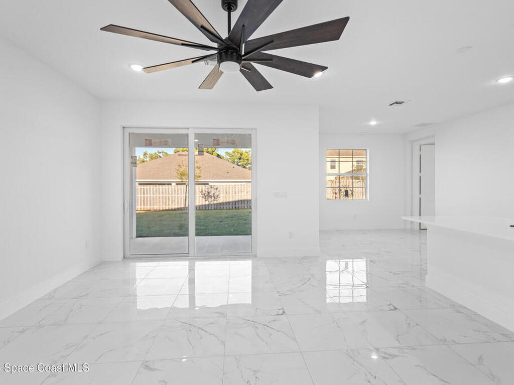 5271 NW Mayfield Lane, Port St. Lucie, FL 34983