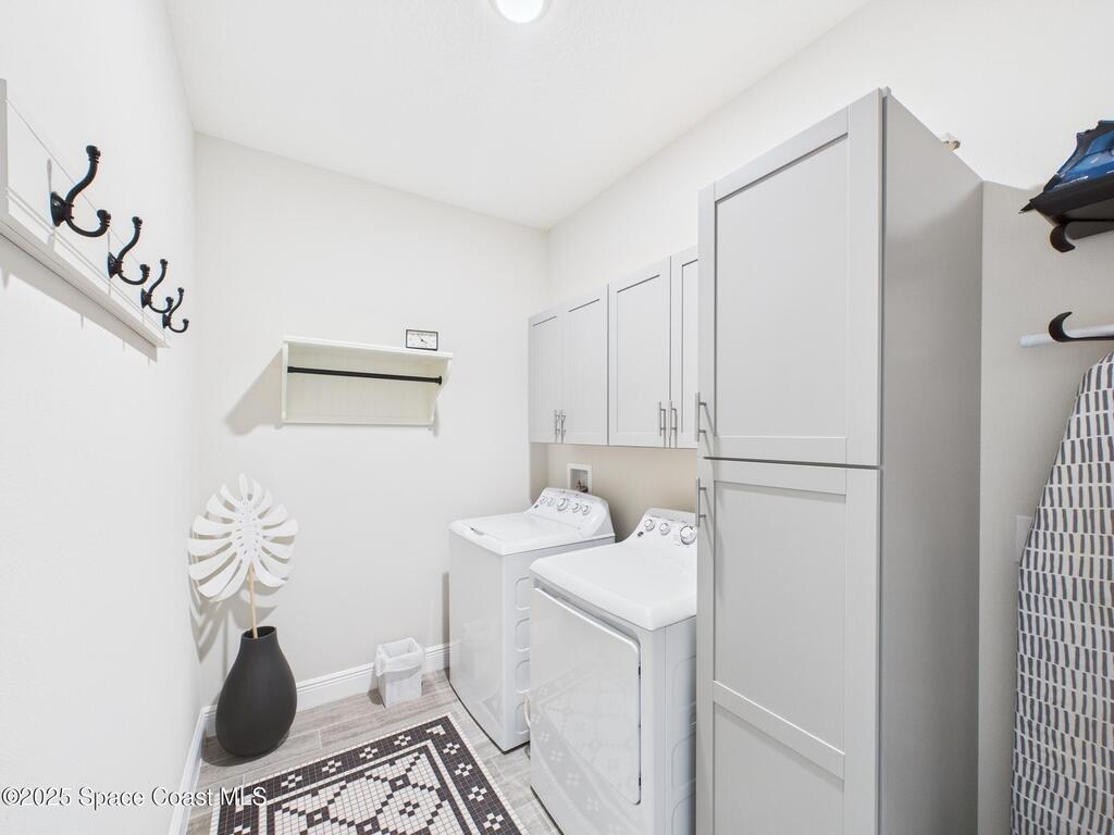 8406 Laguna Circle, Micco, FL 32976
