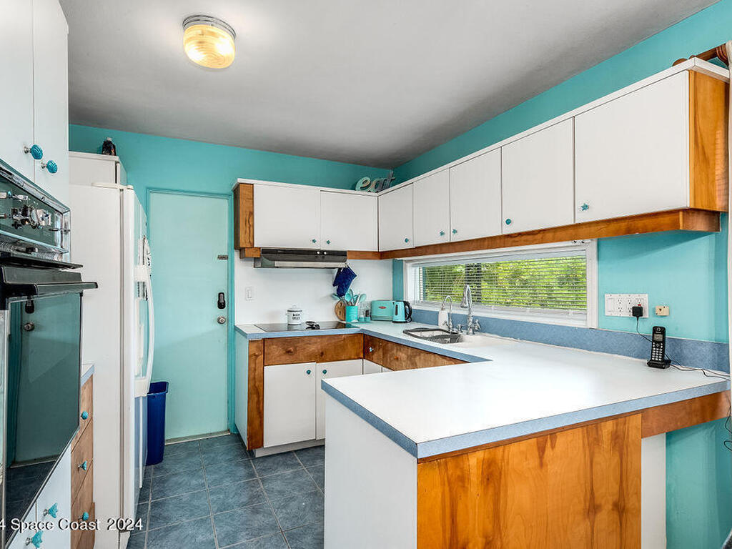 10 Harbor Circle, Cocoa Beach, FL 32931
