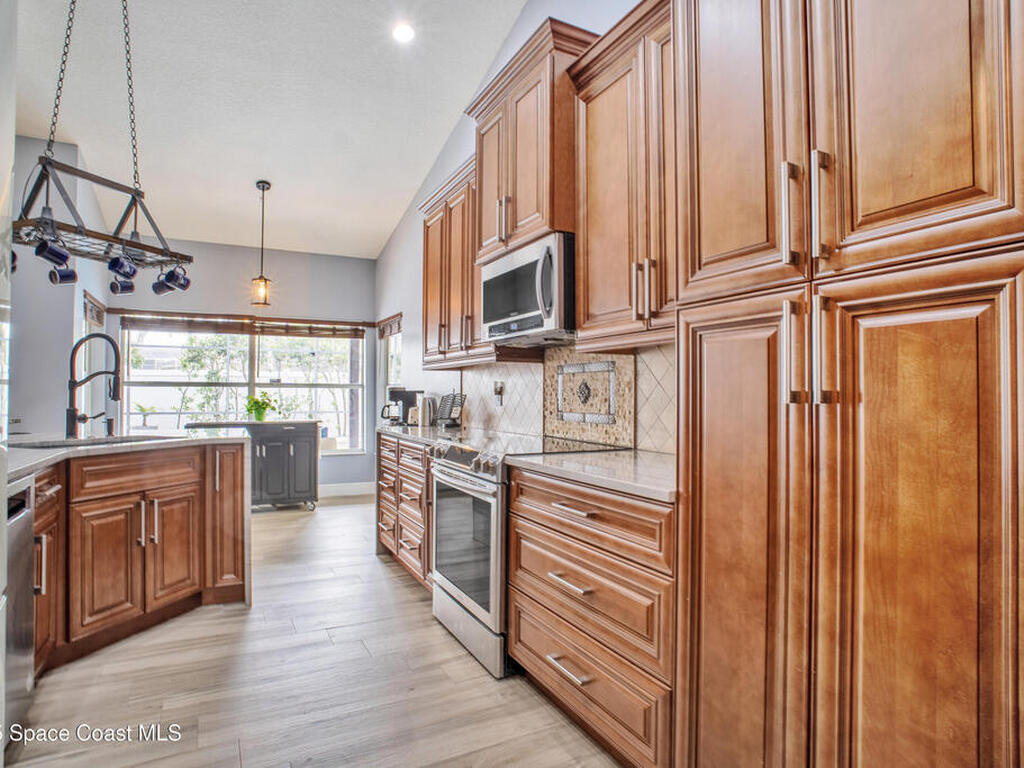 632 Strihal Loop, Oakland, FL 34787
