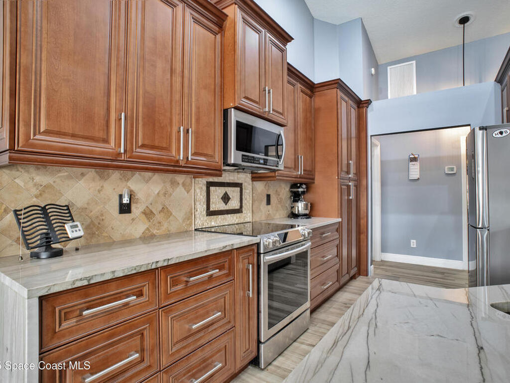 632 Strihal Loop, Oakland, FL 34787