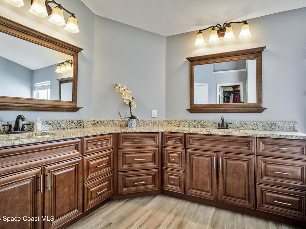 632 Strihal Loop, Oakland, FL 34787