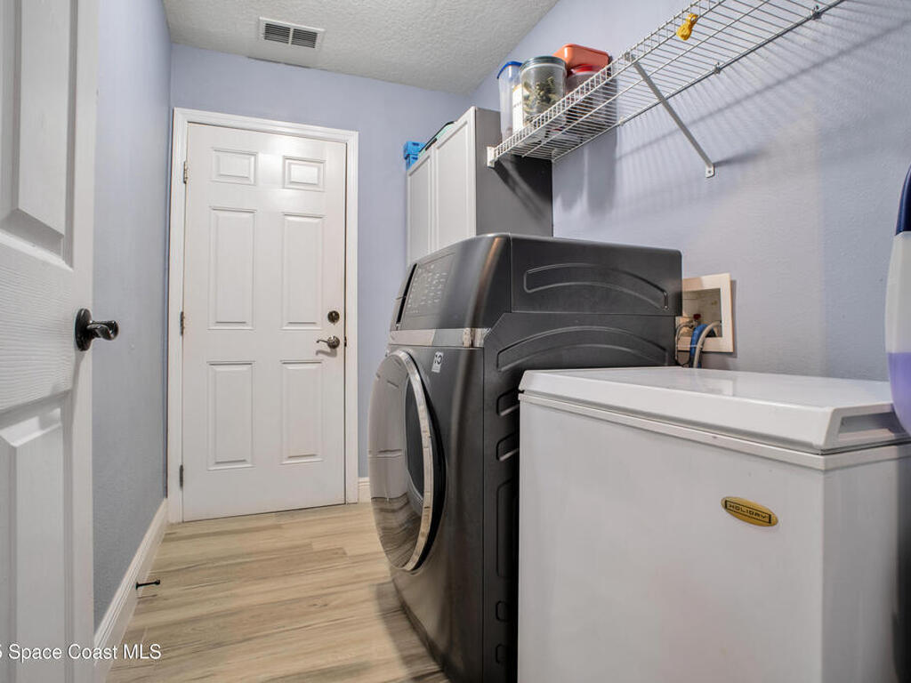 632 Strihal Loop, Oakland, FL 34787