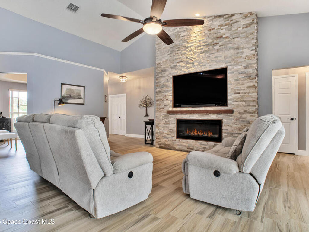 632 Strihal Loop, Oakland, FL 34787