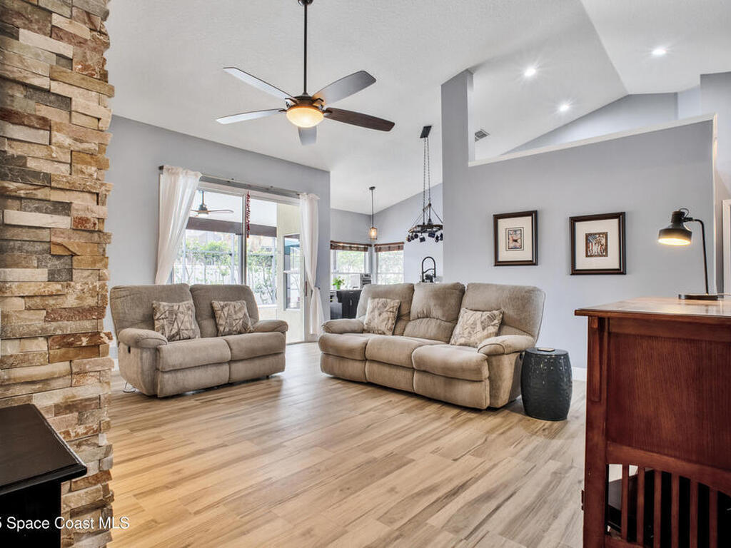 632 Strihal Loop, Oakland, FL 34787
