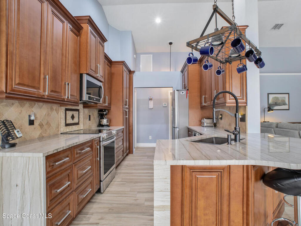 632 Strihal Loop, Oakland, FL 34787