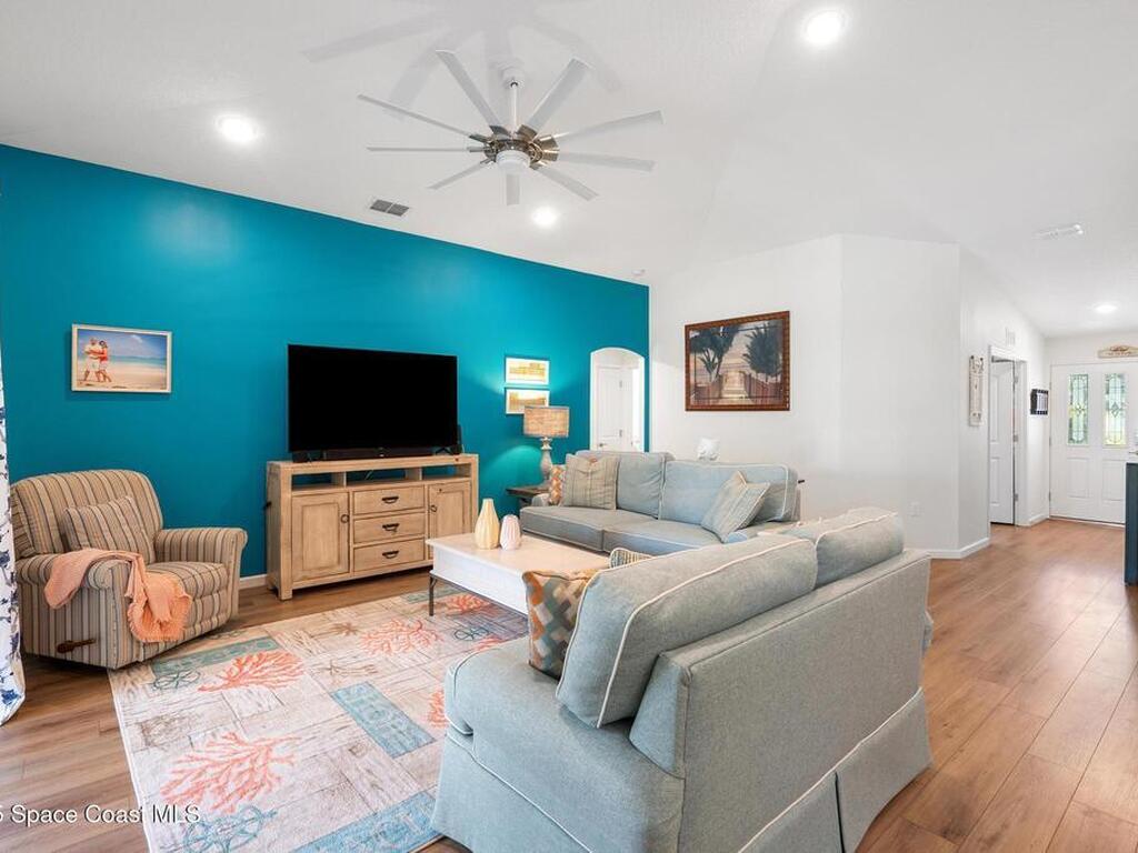 598 Holmes Ave Nw Avenue, Palm Bay, FL 32907