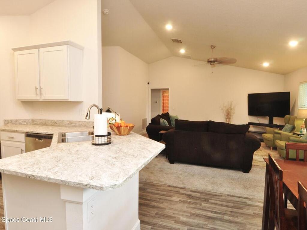 862 Iris Street, Sebastian, FL 32958