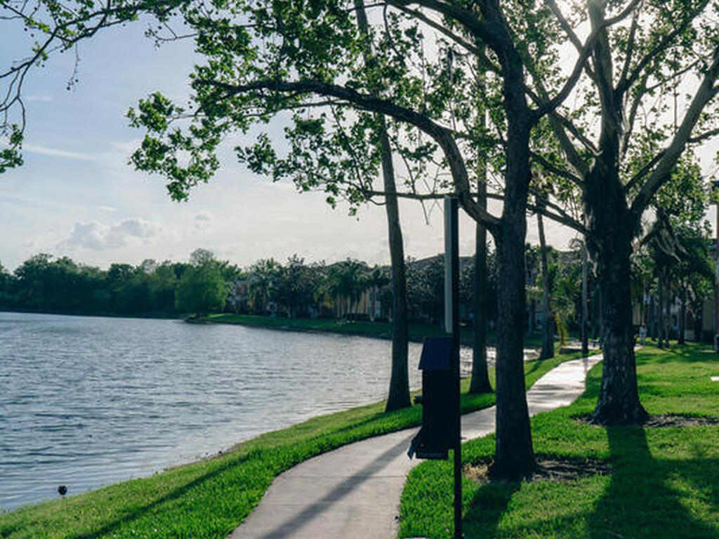 1939 Summer Club Drive, Oviedo, FL 32765
