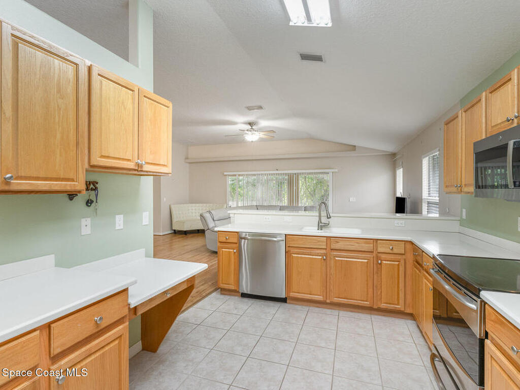 936 Tavernier Circle, Palm Bay, FL 32905
