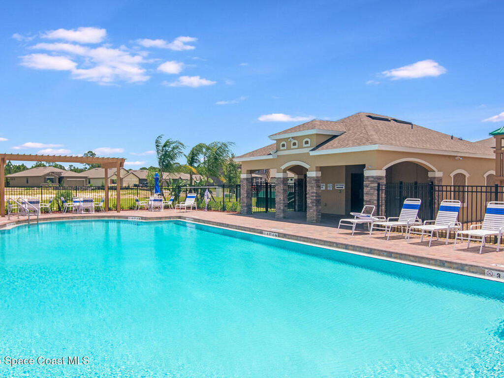 939 Remington Green Drive, Palm Bay, FL 32909