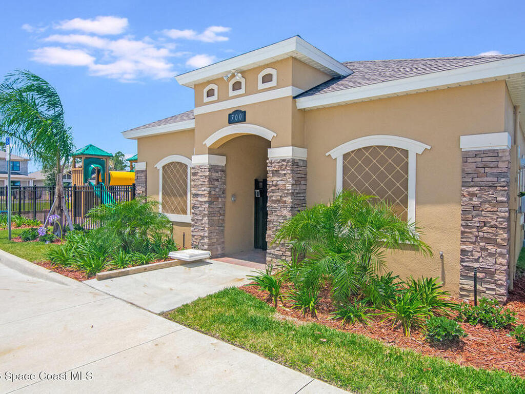 939 Remington Green Drive, Palm Bay, FL 32909