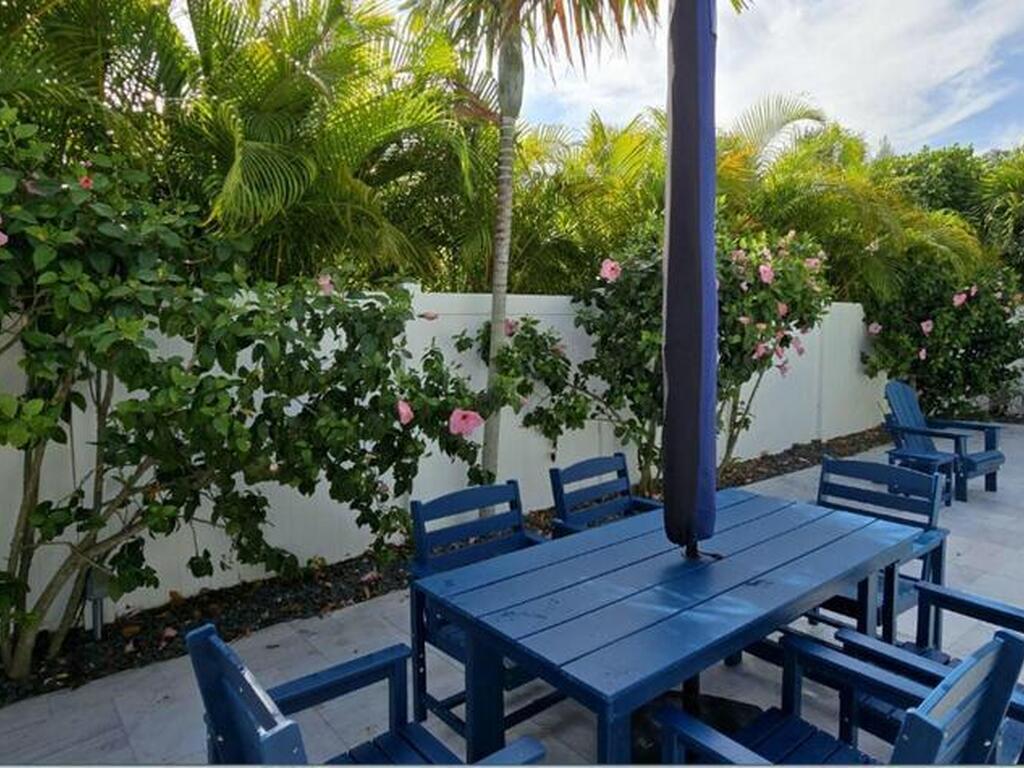 6882 3rd Street, Jupiter, FL 33458