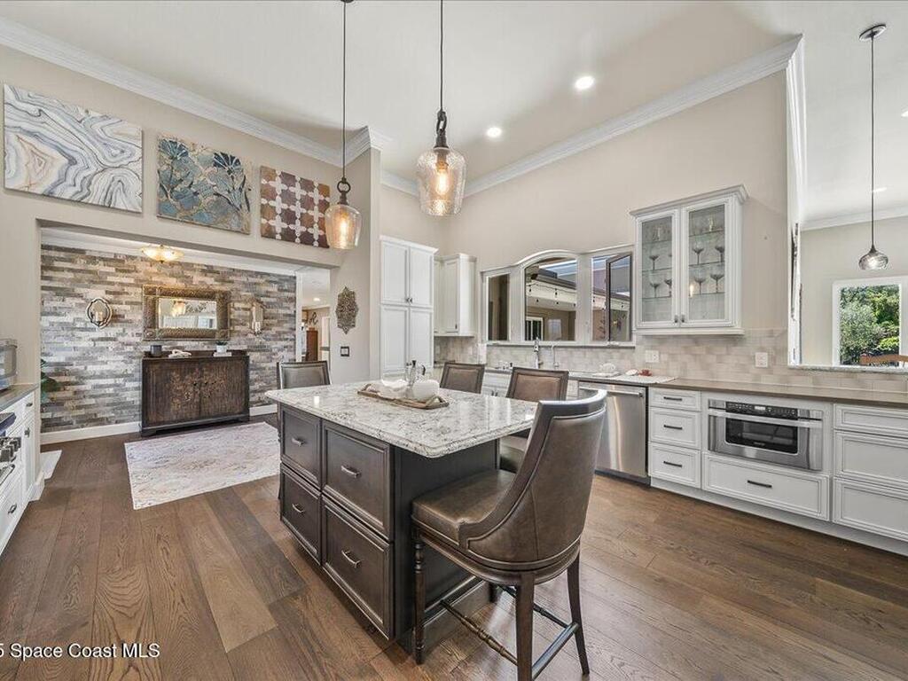 832 Indian River Drive, Melbourne, FL 32935