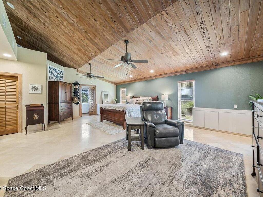 832 Indian River Drive, Melbourne, FL 32935