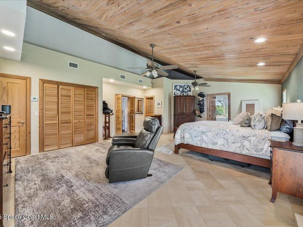 832 Indian River Drive, Melbourne, FL 32935